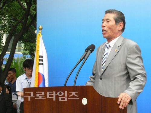‘구청장에 바란다’에서 발언 중인 기세환 백곡노인회장.