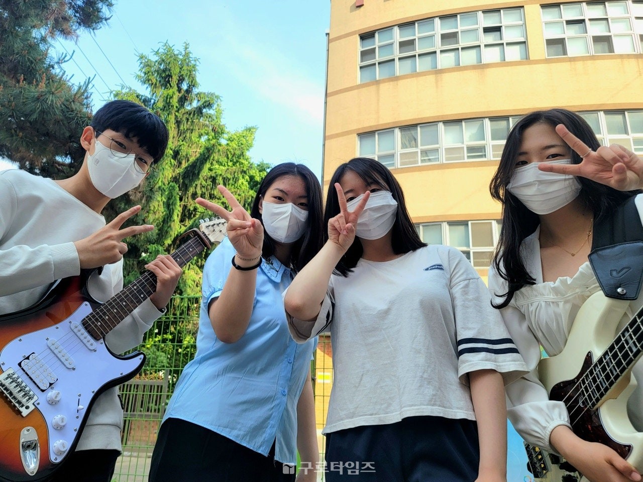 왼쪽에서 정현욱(14), 김나연(15), 임가영(16), 송하린(15) 학생